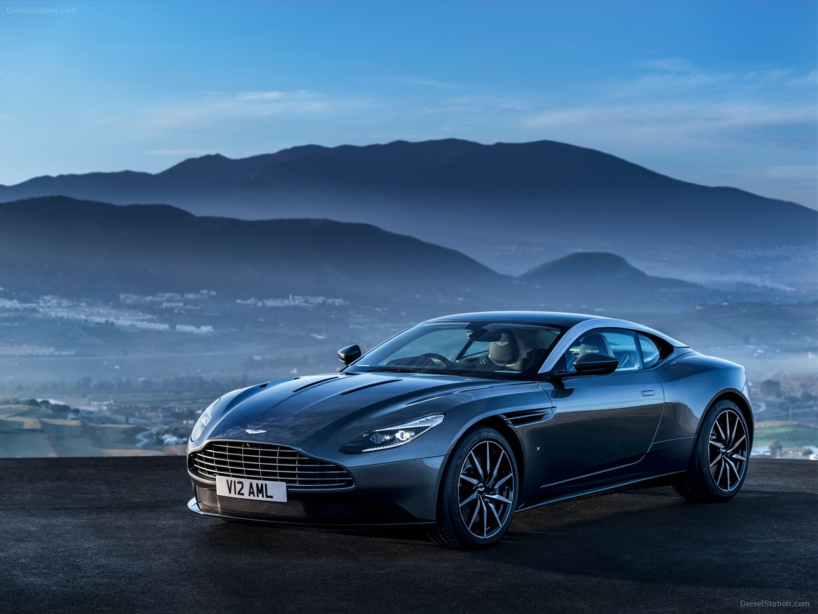 Aston Martin DB11 2017